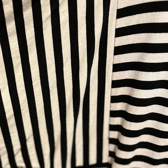 175. WOMENS CHICO’S 2/L DETAIL TOP - Picture 4 of 5